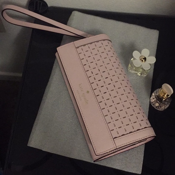 kate spade Handbags - Like New! Authentic Kate Spade Perforated Wristlet